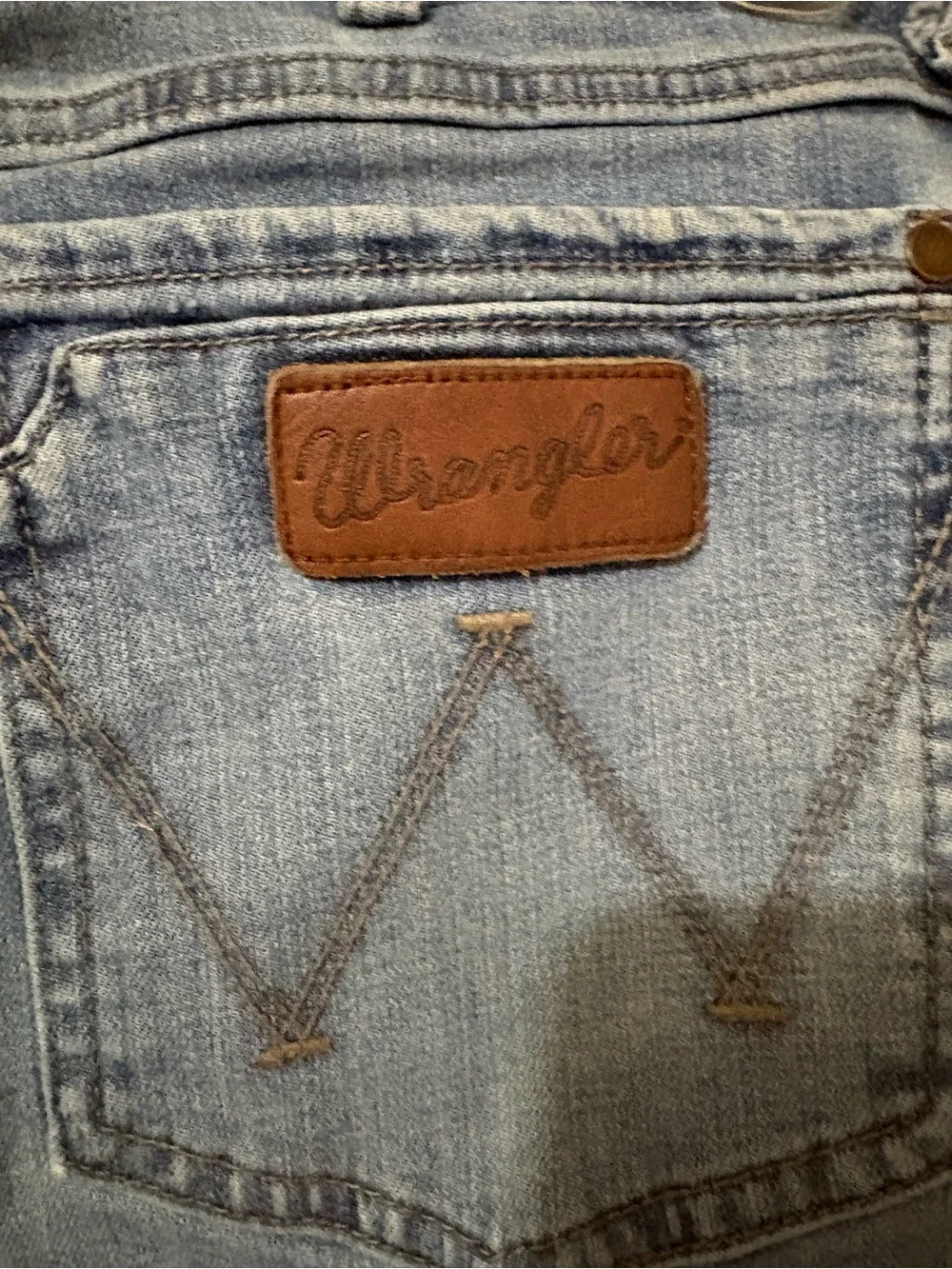 Wrangler traditional slim straight